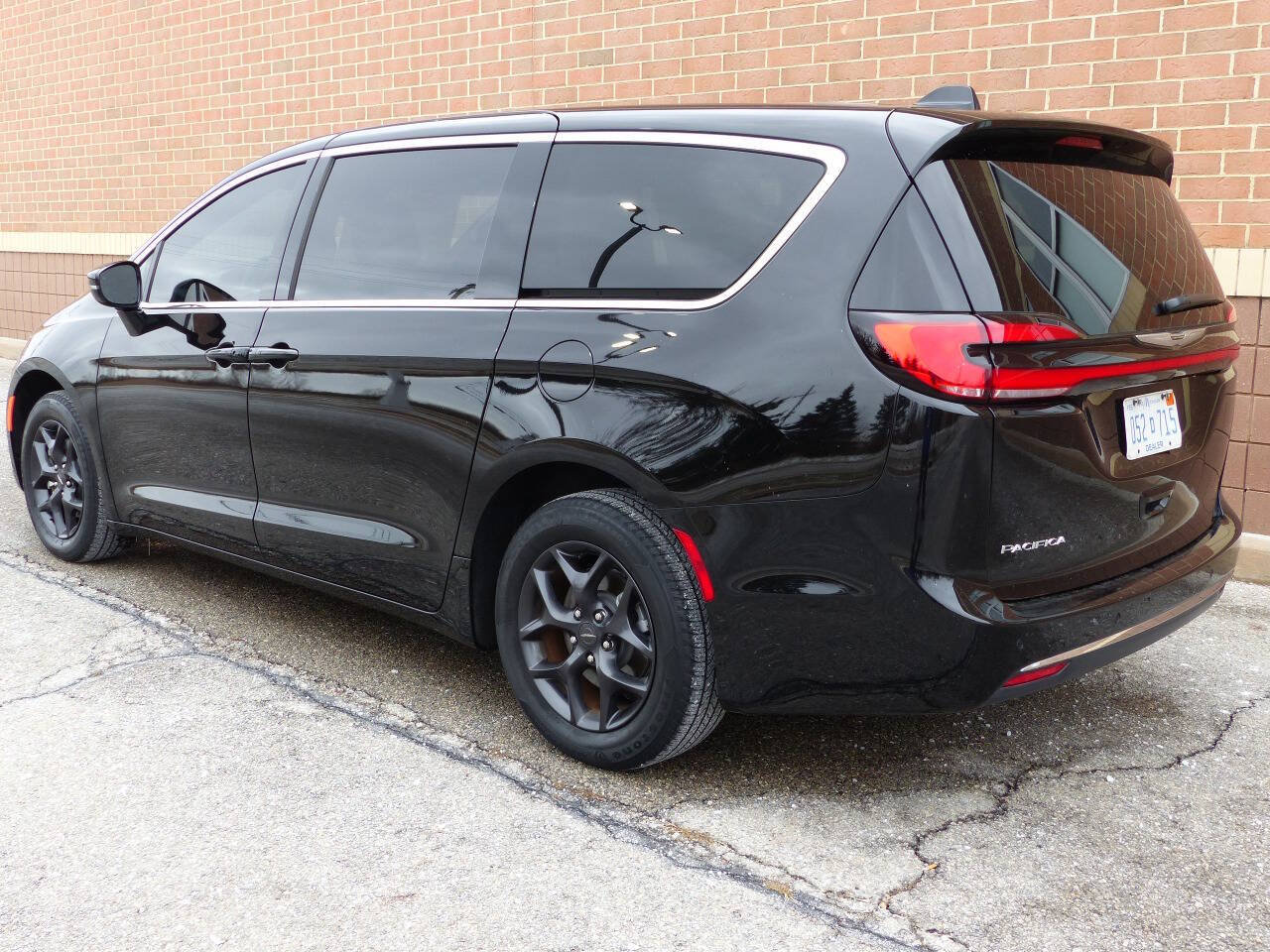 Used 2025 Chrysler Pacifica Select FWD image 8