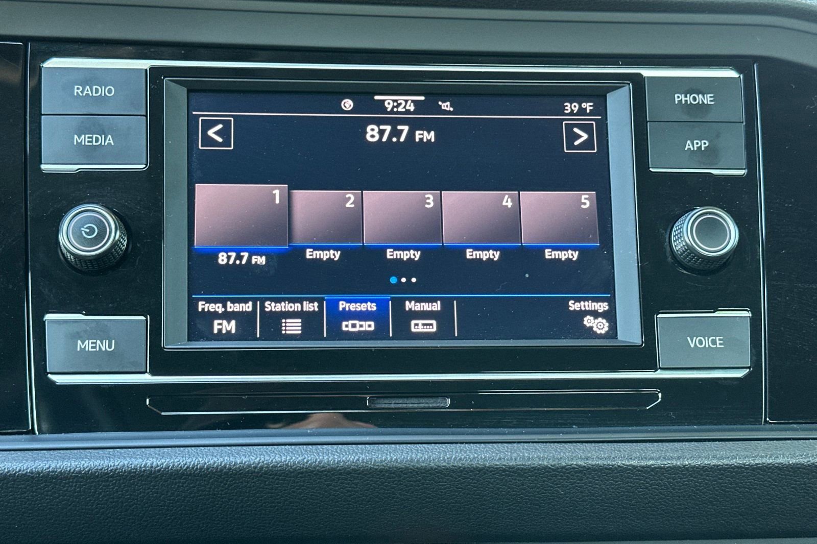 Used 2024 Volkswagen Jetta SE image 18