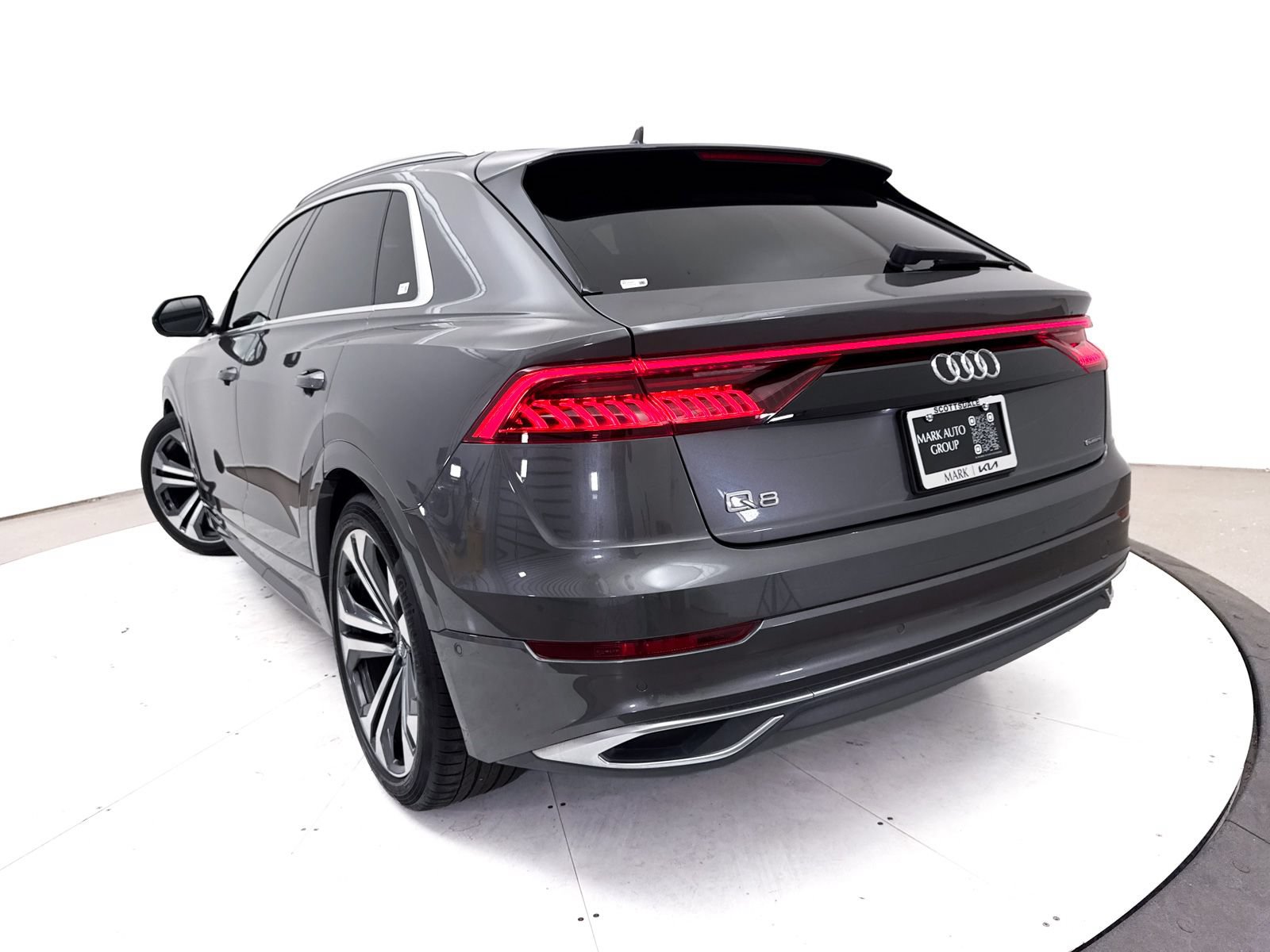Used 2019 Audi Q8 Prestige w/ Adaptive Chassis Package AWD/4WD image 9