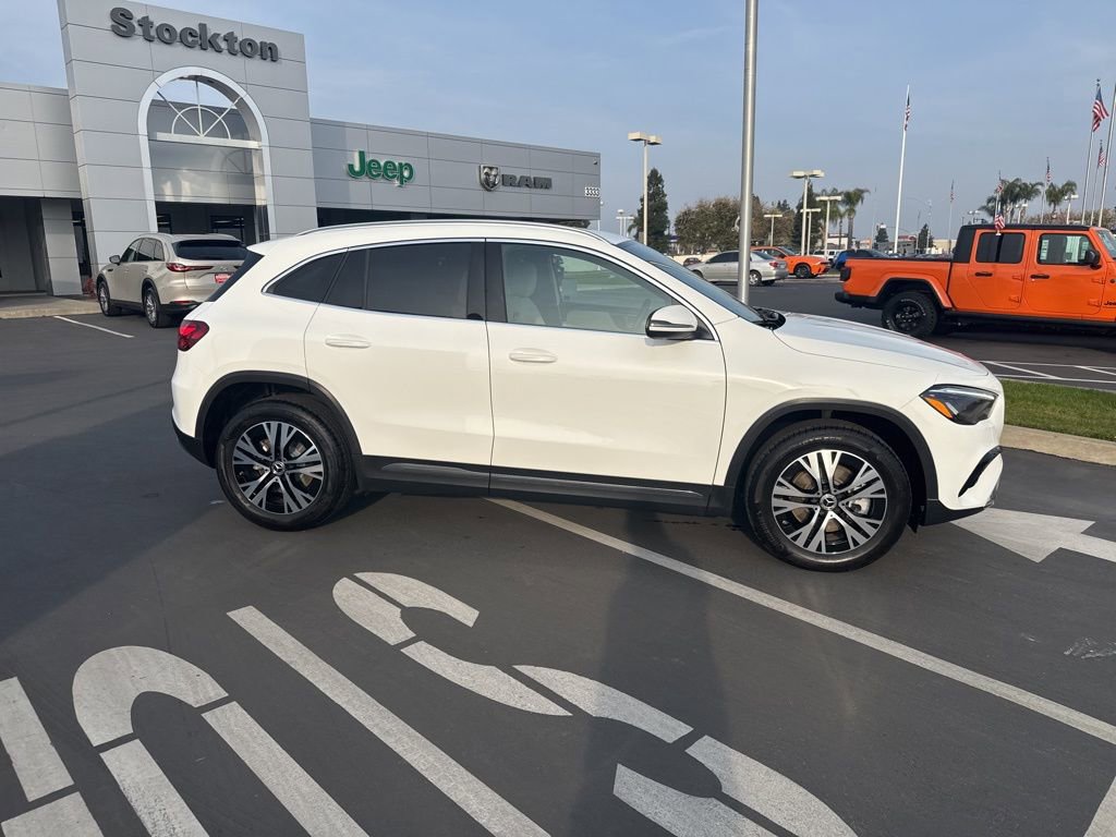 Used 2025 Mercedes-Benz GLA 250 4MATIC image 3