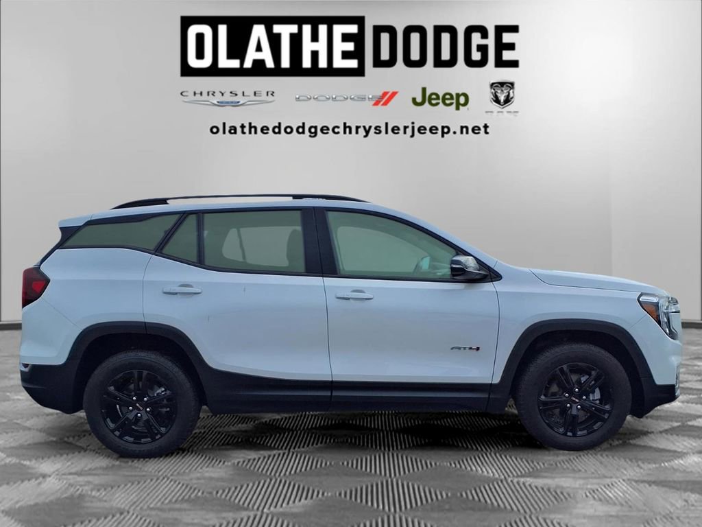 Used 2022 GMC Terrain AT4 image 29