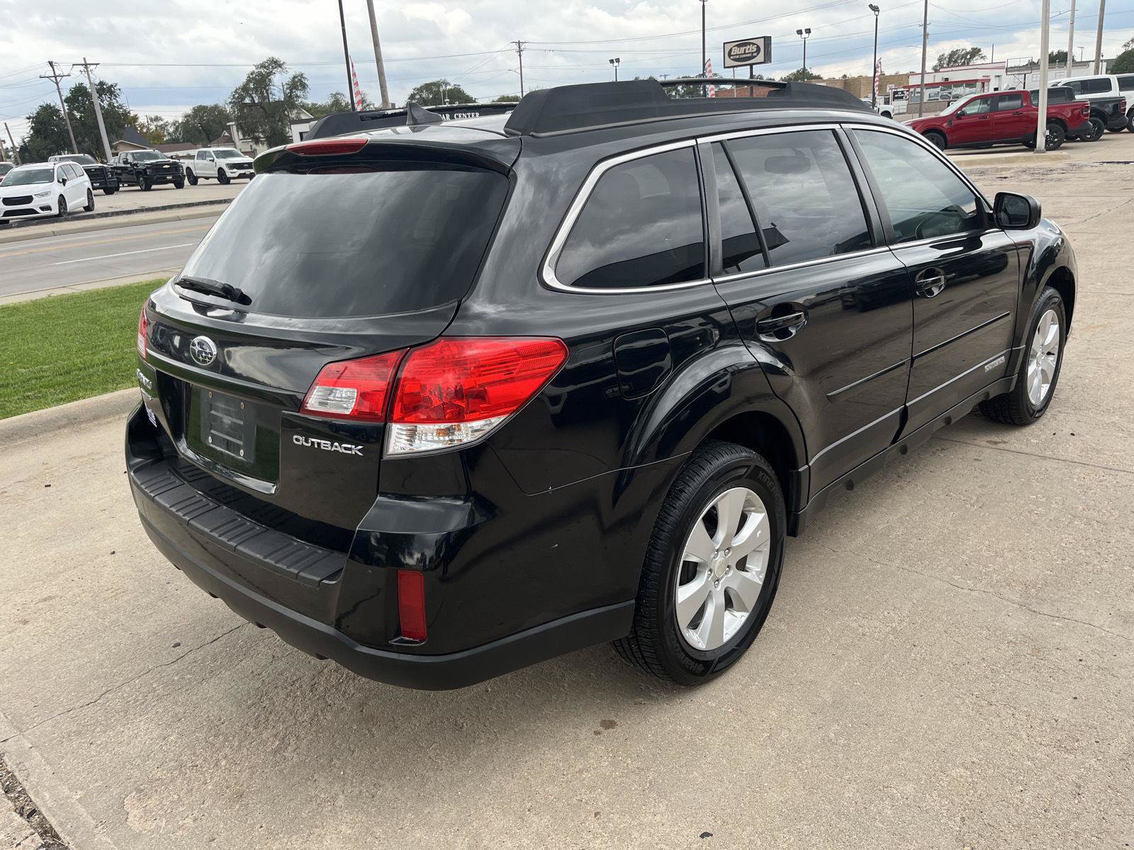 Used 2011 Subaru Outback 2.5i Limited w/ PWR Moonroof Pkg AWD/4WD image 8
