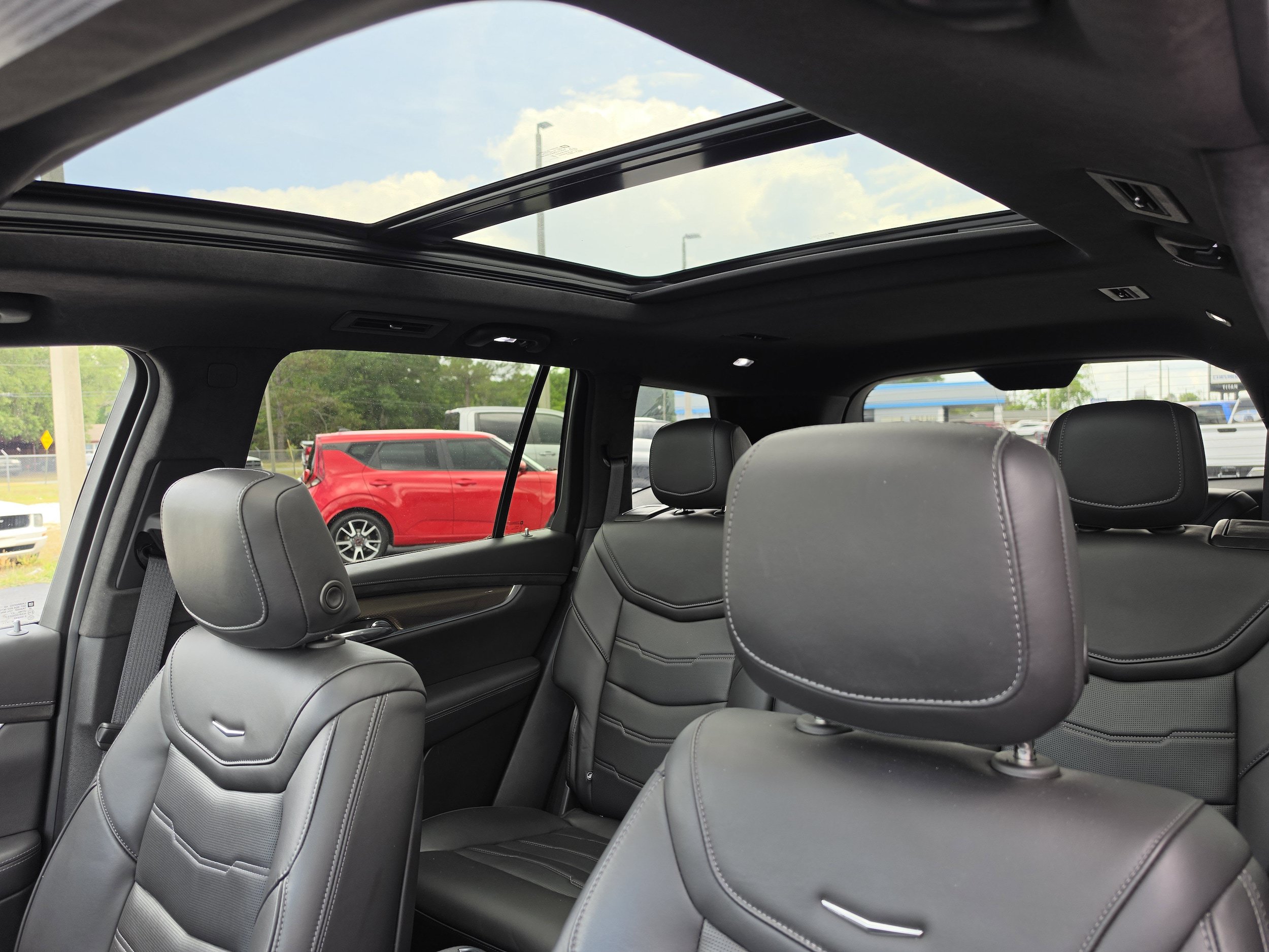 Used 2023 Cadillac XT6 Premium Luxury w/ Platinum Package AWD/4WD image 24