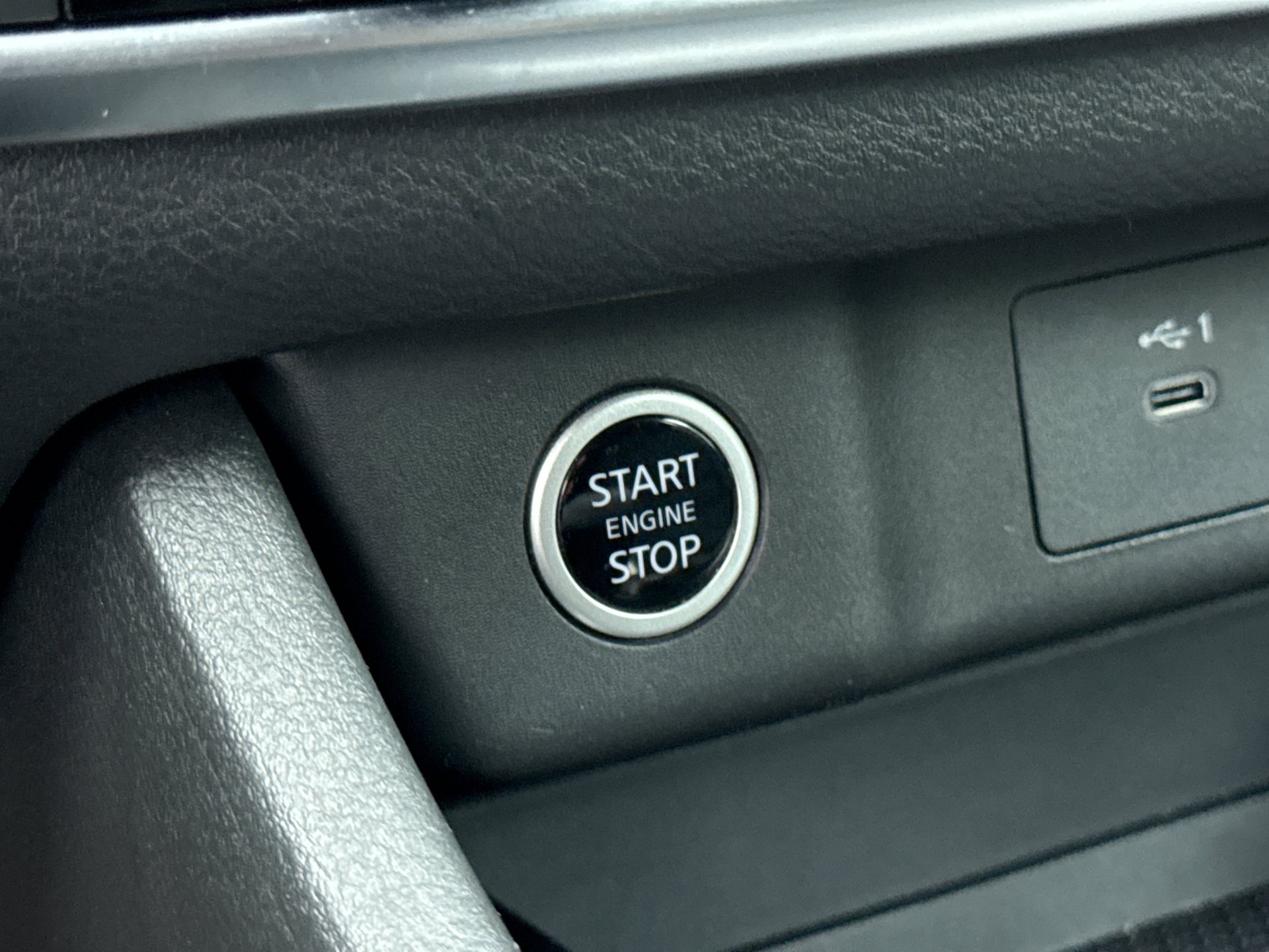 Used 2023 Nissan Rogue S AWD/4WD image 19