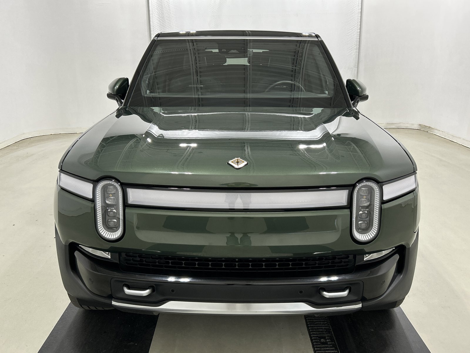 Used 2024 Rivian R1S Adventure AWD/4WD image 8