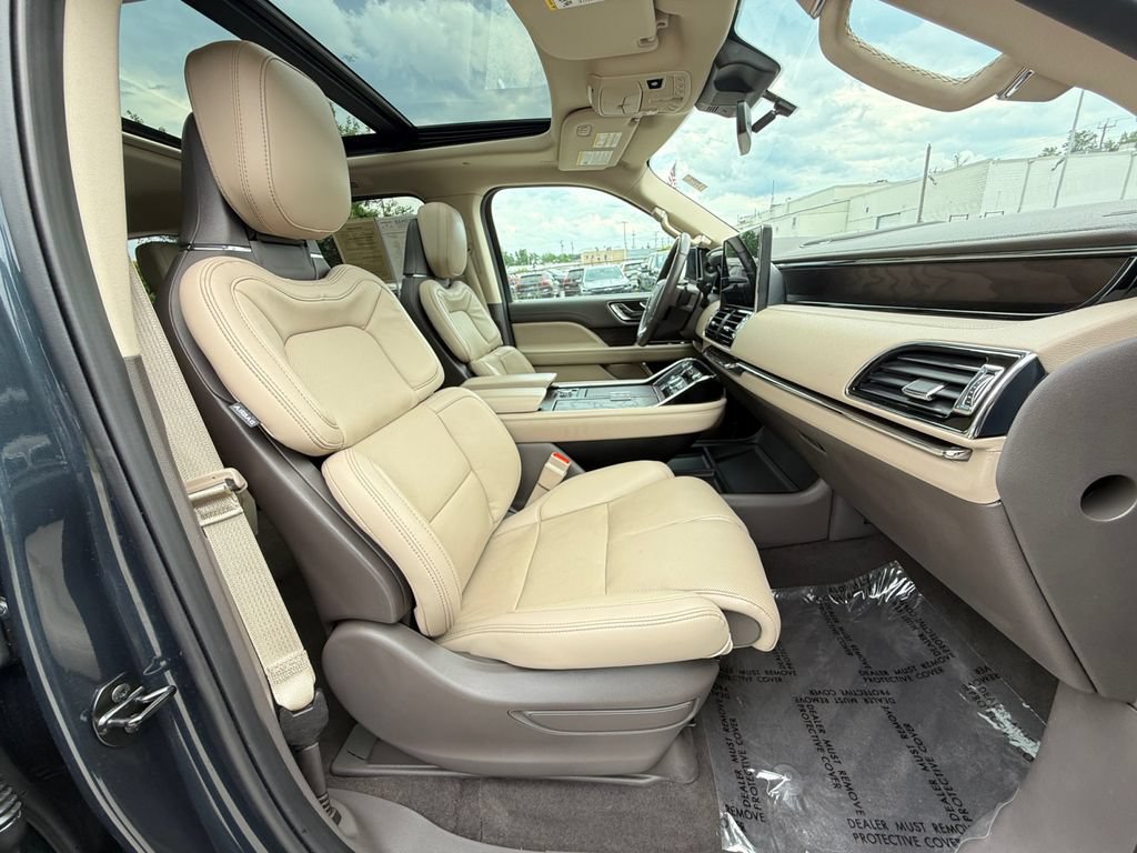 Used 2024 Lincoln Navigator Reserve AWD/4WD image 29