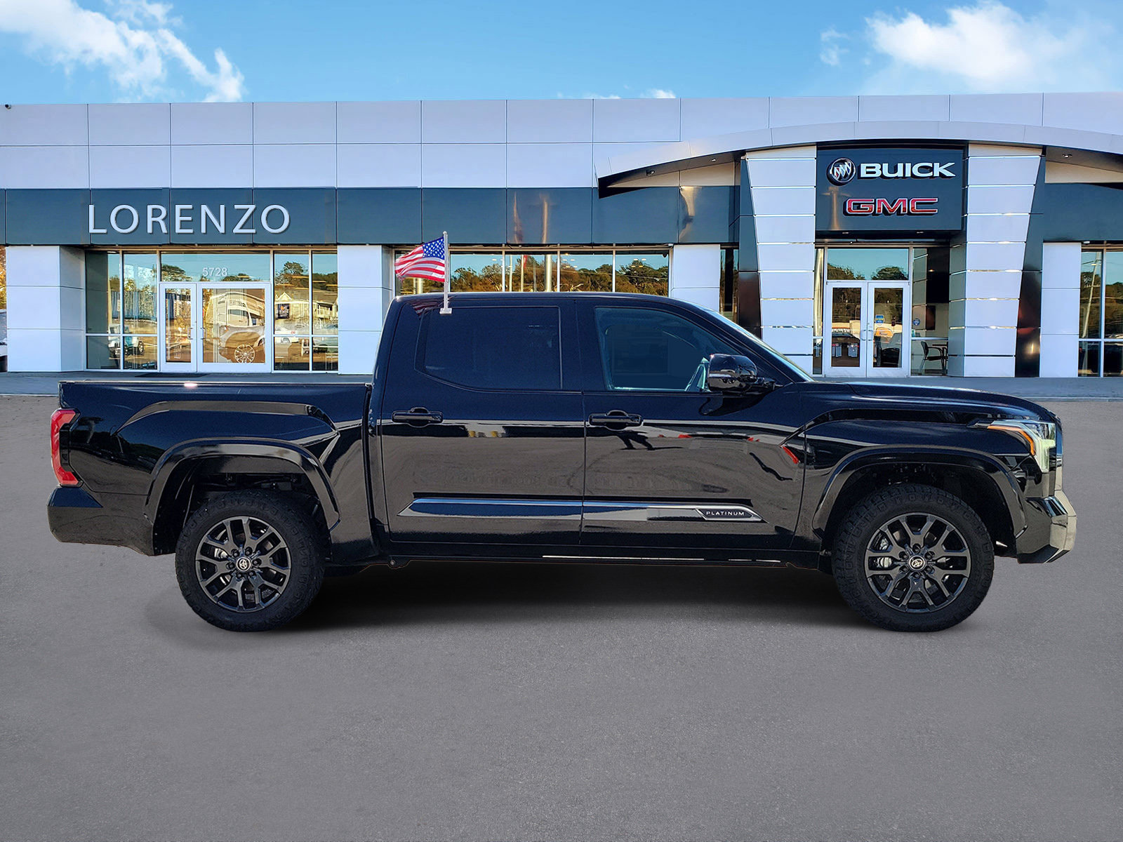 Used 2025 Toyota Tundra Platinum AWD/4WD image 4