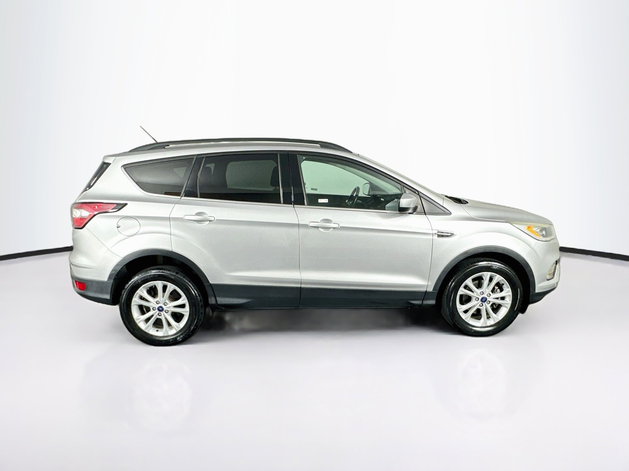 Used 2017 Ford Escape SE w/ SE Leather Comfort Package FWD image 10