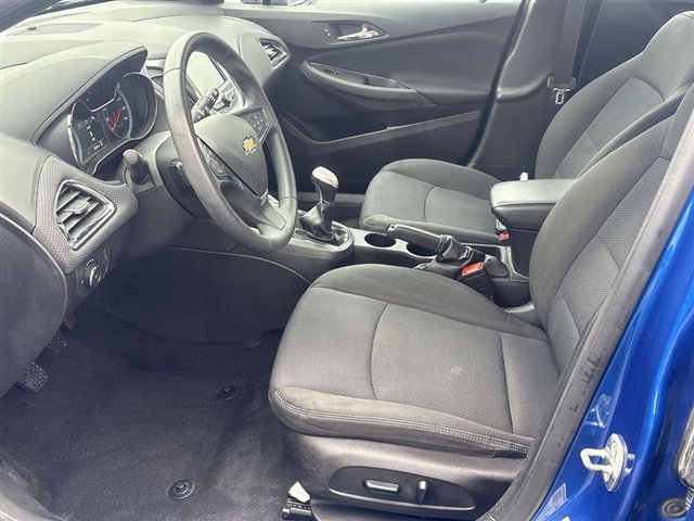 Certified 2018 Chevrolet Cruze LT w/ Convenience Package FWD image 18