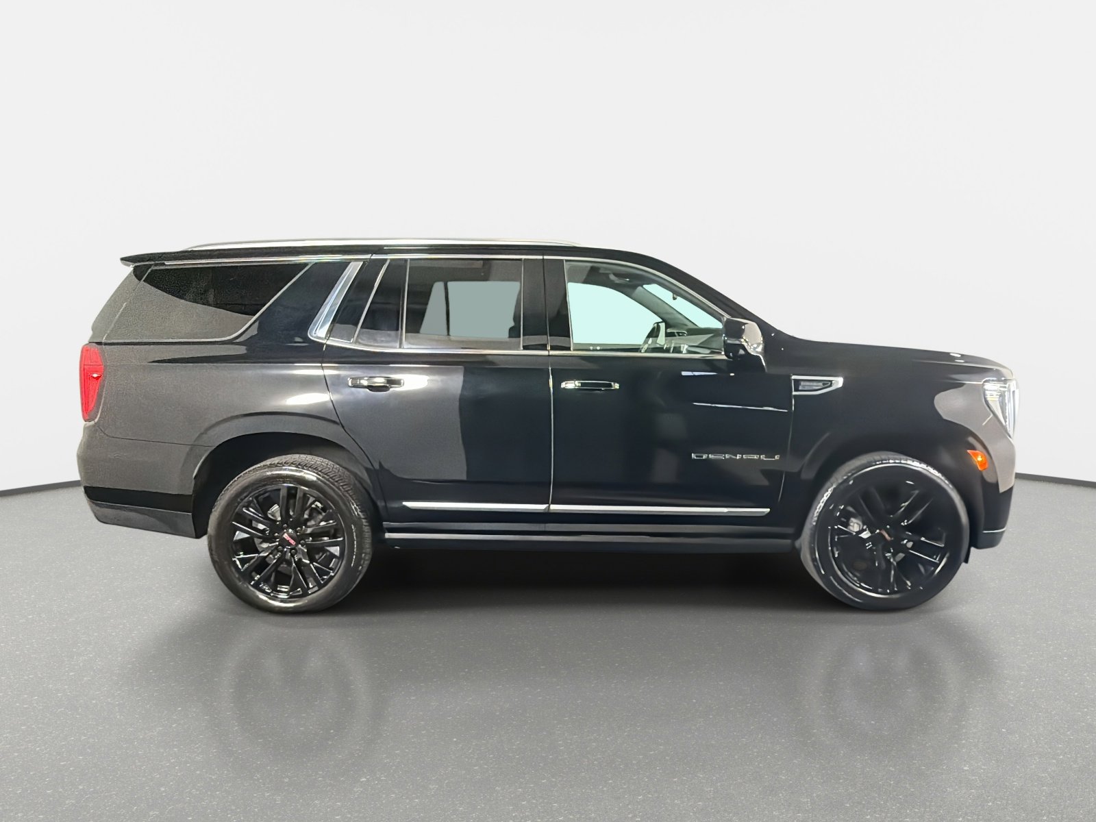 Used 2024 GMC Yukon Denali AWD/4WD image 2