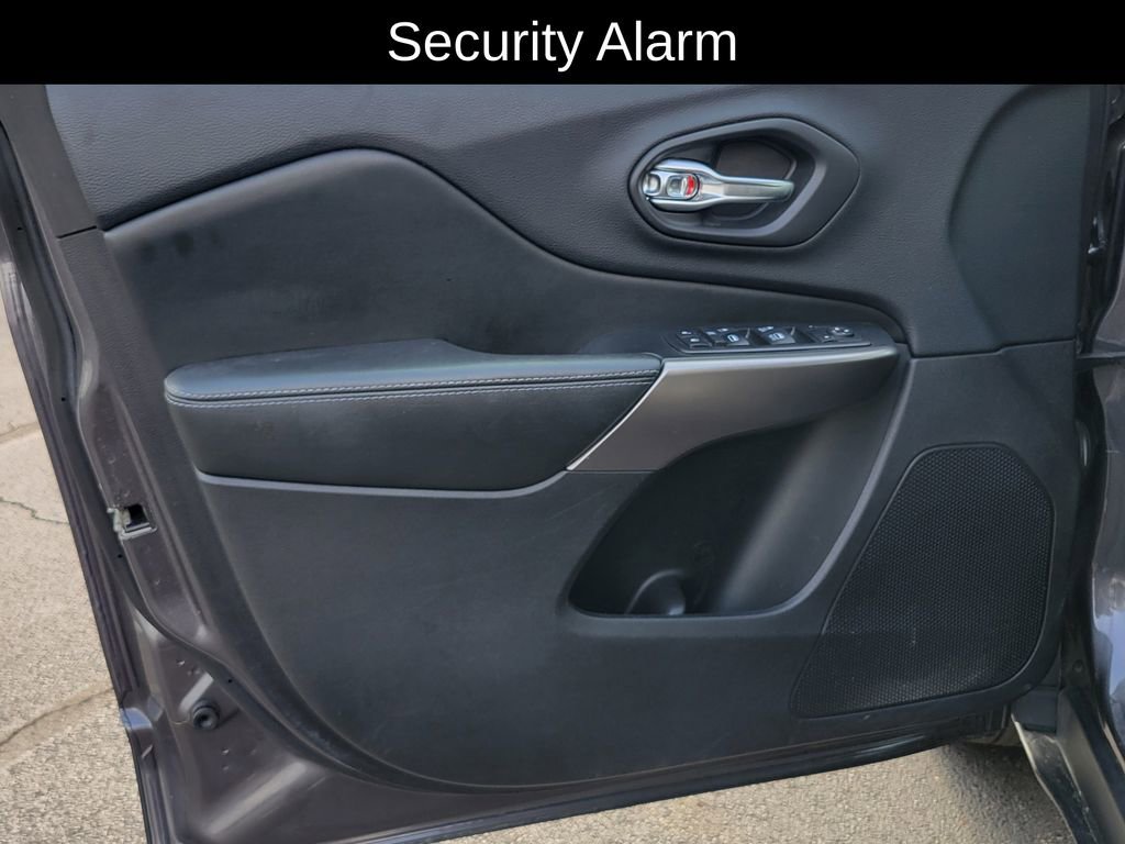 Used 2020 Jeep Cherokee Latitude Plus w/ Comfort/Convenience Group image 28