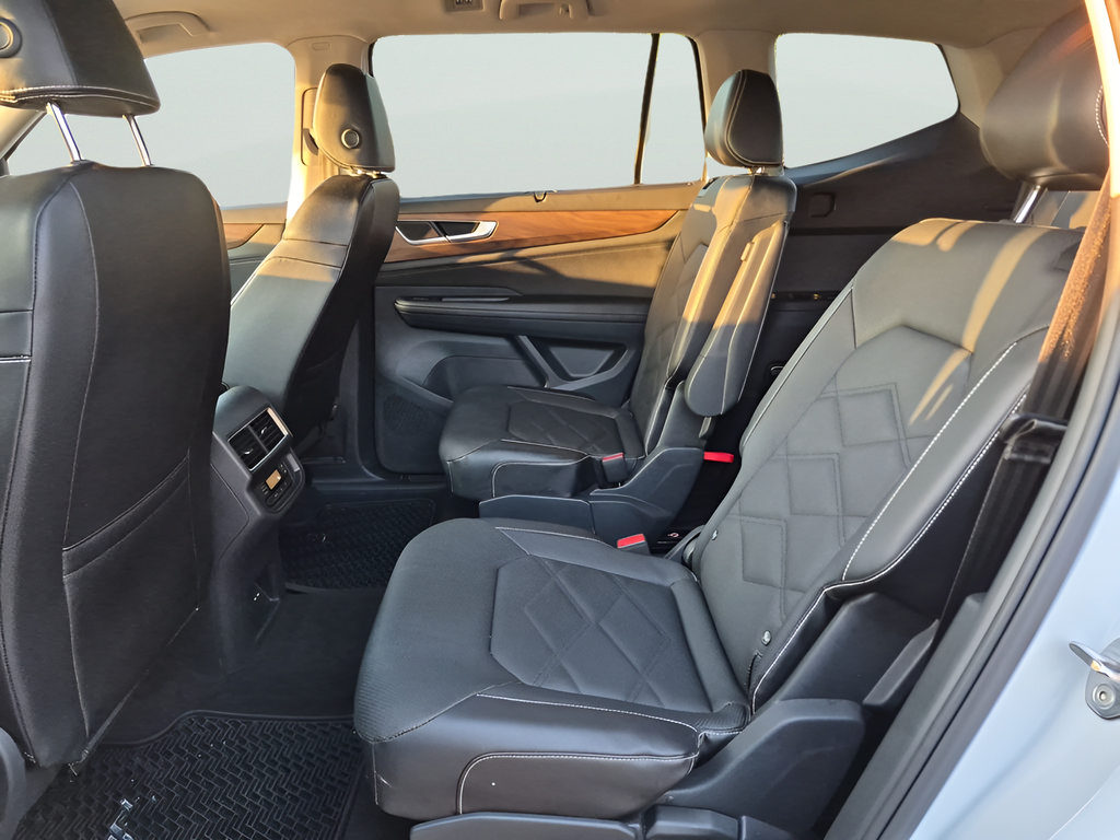 Used 2024 Volkswagen Atlas SE FWD image 35