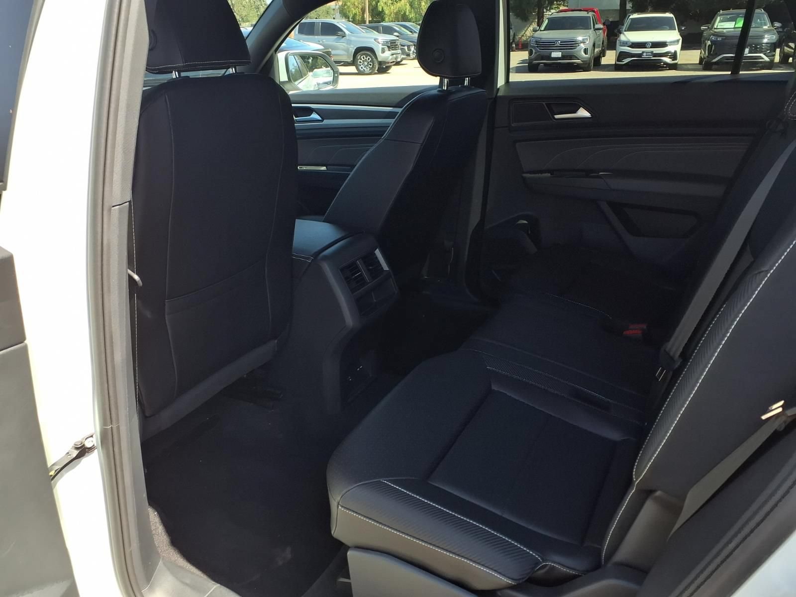 Certified 2022 Volkswagen Atlas Cross Sport SEL R-Line AWD/4WD image 22