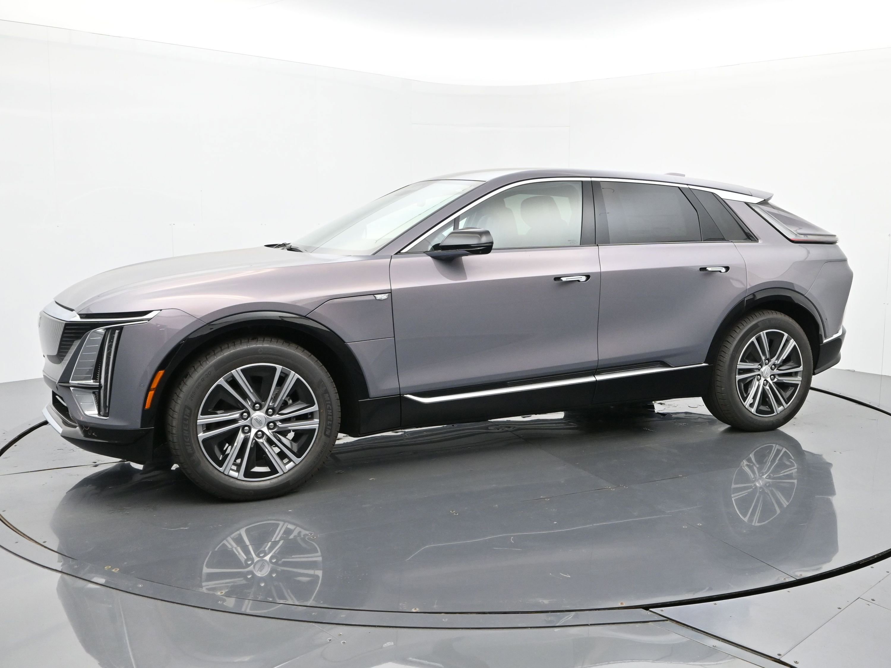 New 2026 Cadillac Lyriq Luxury image 2