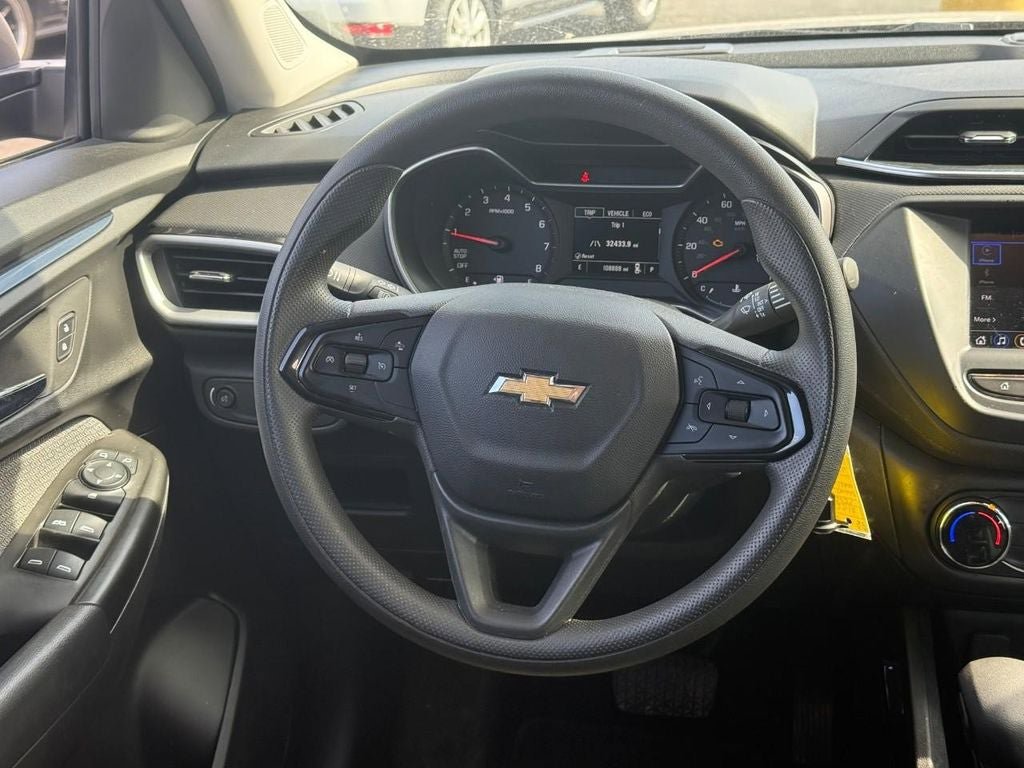 Used 2023 Chevrolet TrailBlazer LS FWD image 12