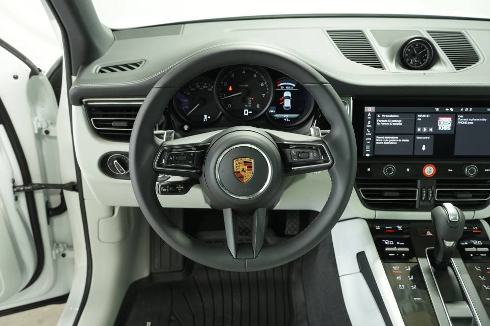 Certified 2026 Porsche Macan AWD/4WD image 13