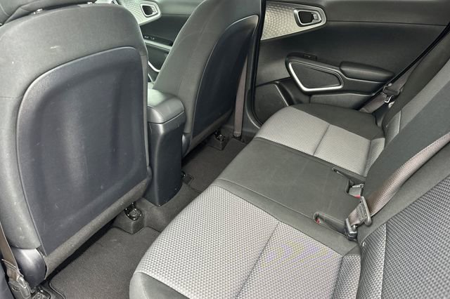 Used 2023 Kia Soul LX w/ LX Technology Package image 13