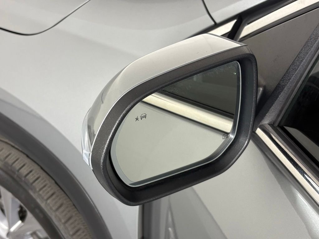 Used 2025 Buick Enclave Preferred FWD image 13