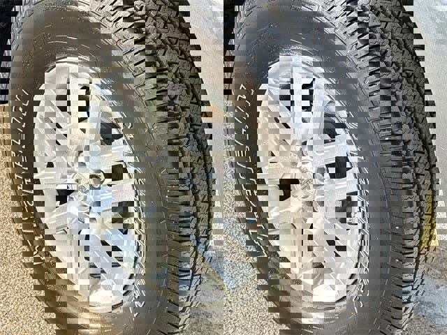 Used 2014 Nissan Frontier SV image 12