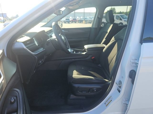 Used 2024 Jeep Grand Cherokee L Laredo AWD/4WD image 20
