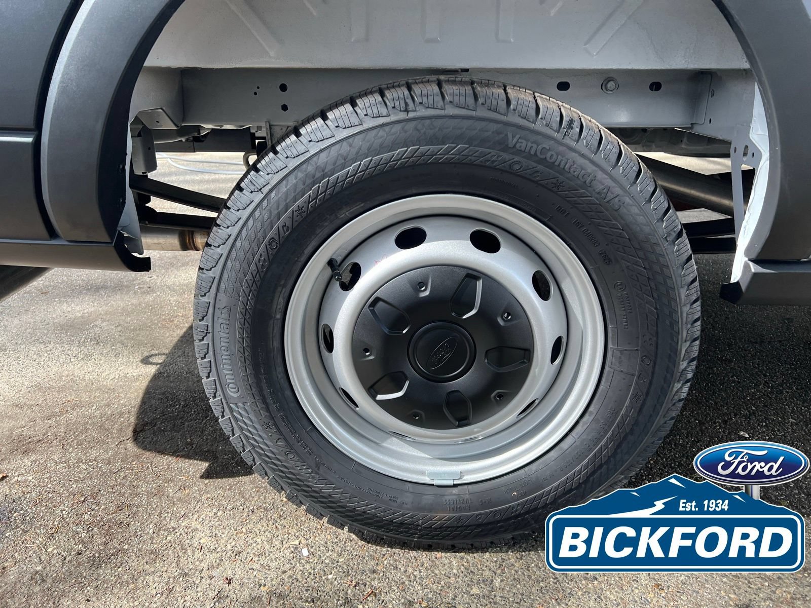 New 2026 Ford Transit 250 148 Medium Roof RWD image 19