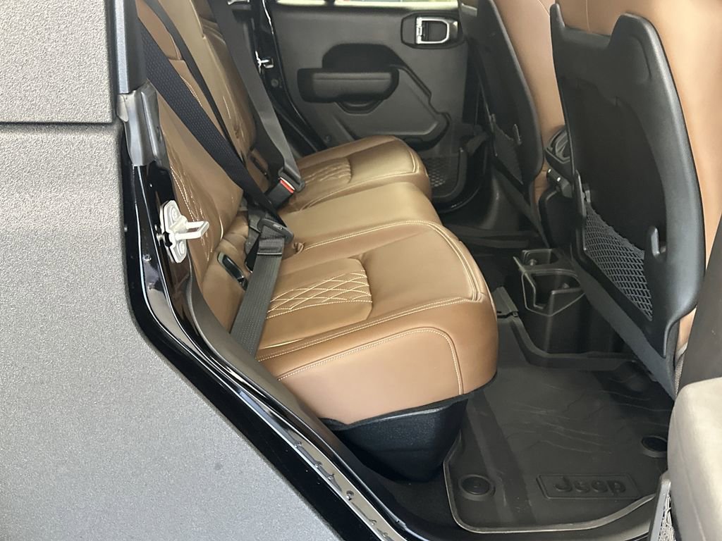 Used 2024 Jeep Gladiator Rubicon w/ Technology Group image 16