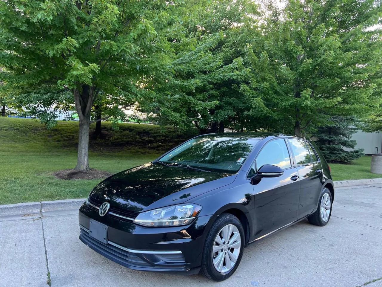 Used 2020 Volkswagen Golf 4-Door image 16