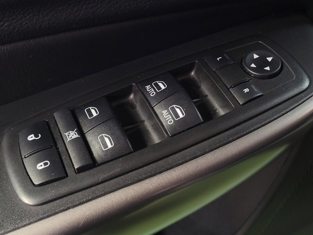 Used 2019 Jeep Cherokee Limited image 27