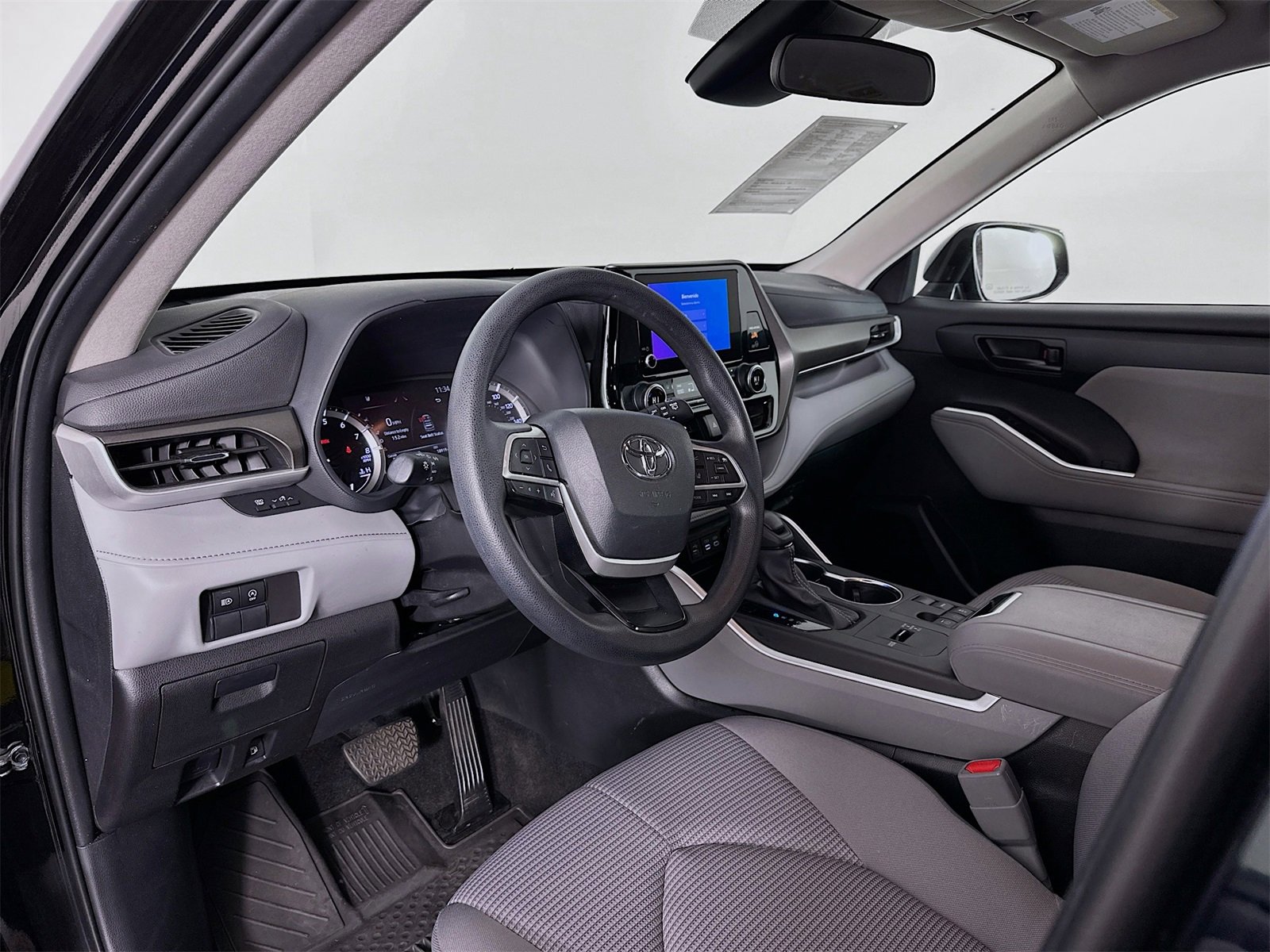 Certified 2023 Toyota Highlander L image 9