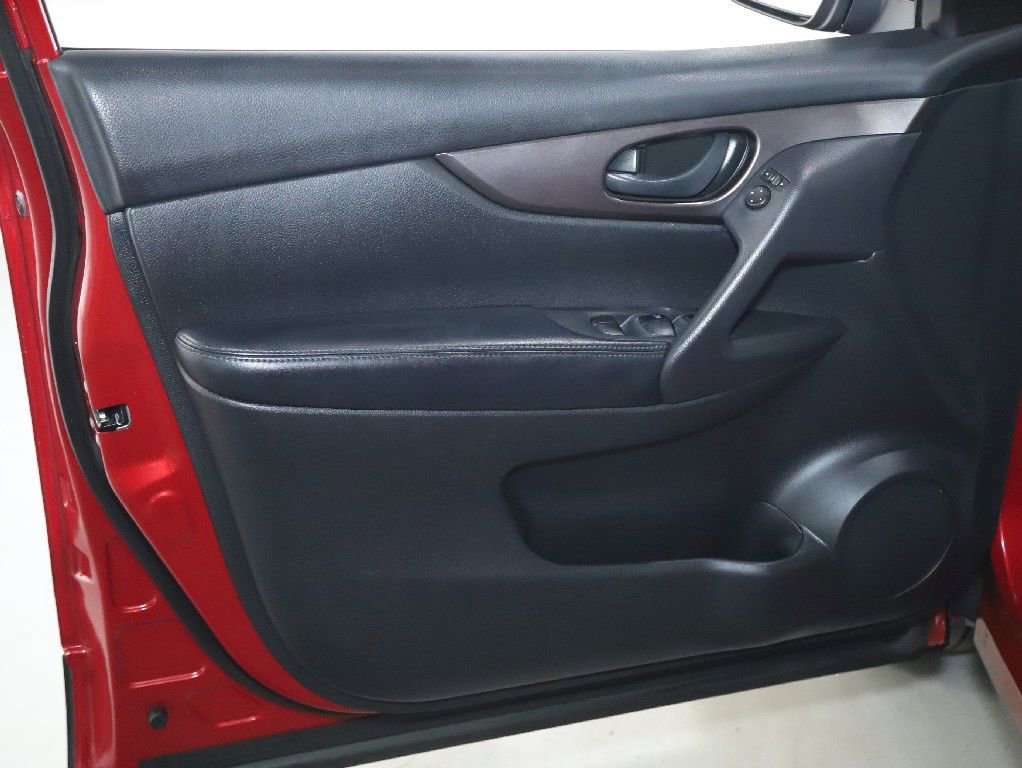 Used 2018 Nissan Rogue Sport S image 15