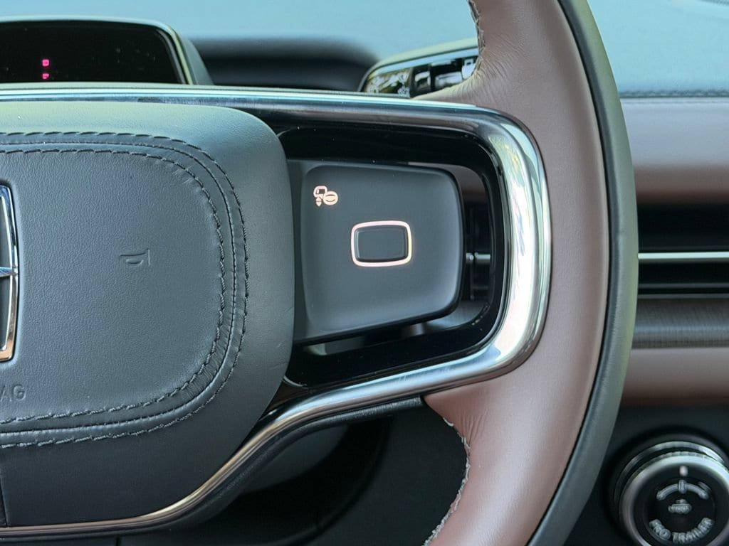 New 2026 Lincoln Navigator Reserve AWD/4WD image 15