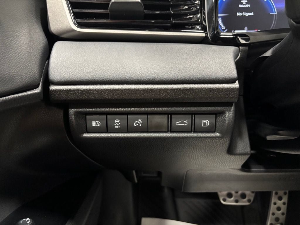 Used 2026 Toyota Camry Hybrid FWD image 17