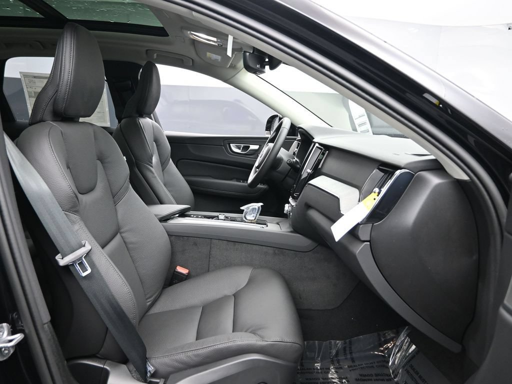 Used 2025 Volvo XC60 B5 Plus w/ Protection Package Premier AWD/4WD image 37