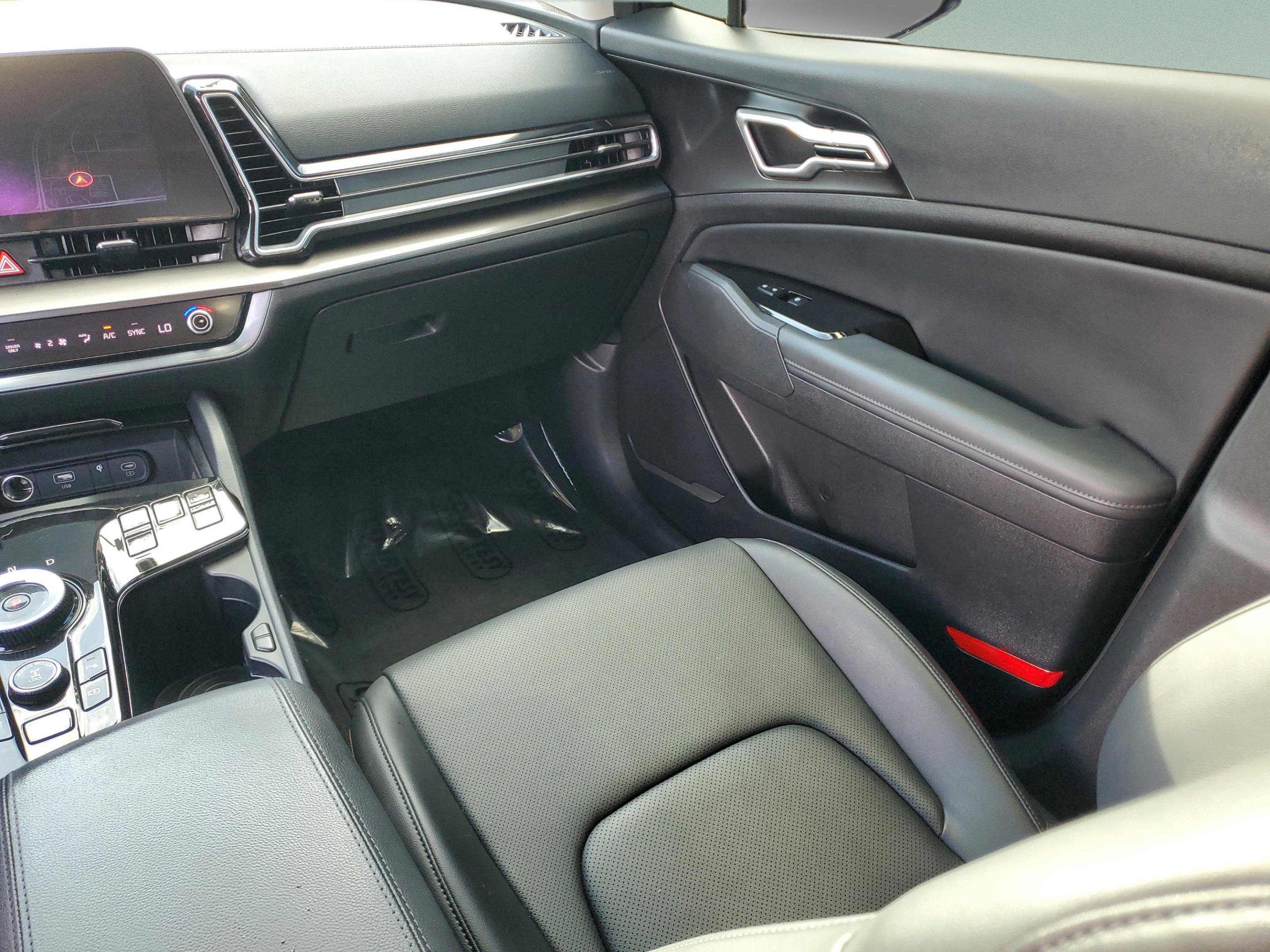 Used 2024 Kia Sportage EX image 12