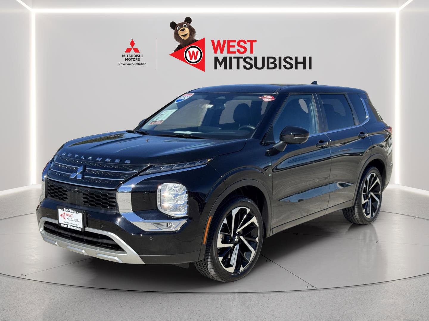 Used 2024 Mitsubishi Outlander SE image 2