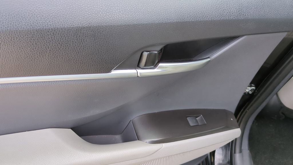 Used 2023 Toyota Camry SE image 15