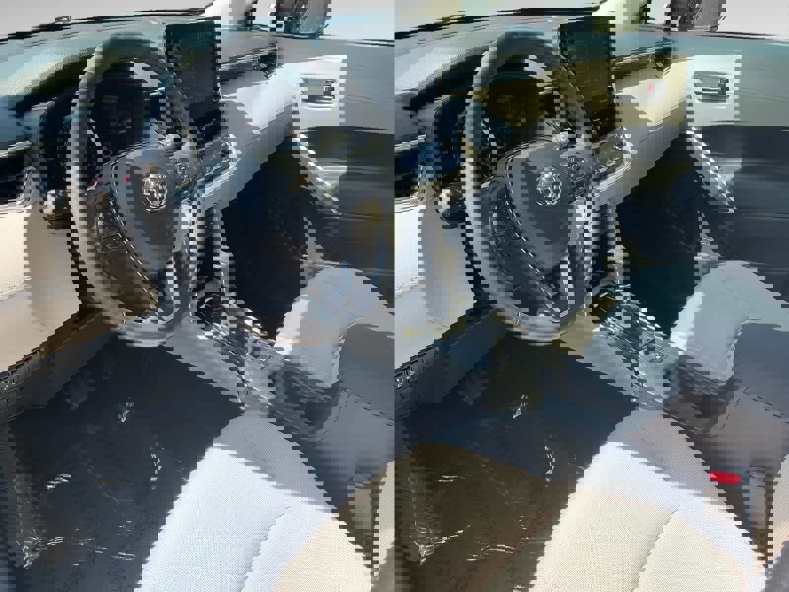 Used 2022 Toyota Corolla Cross LE image 11