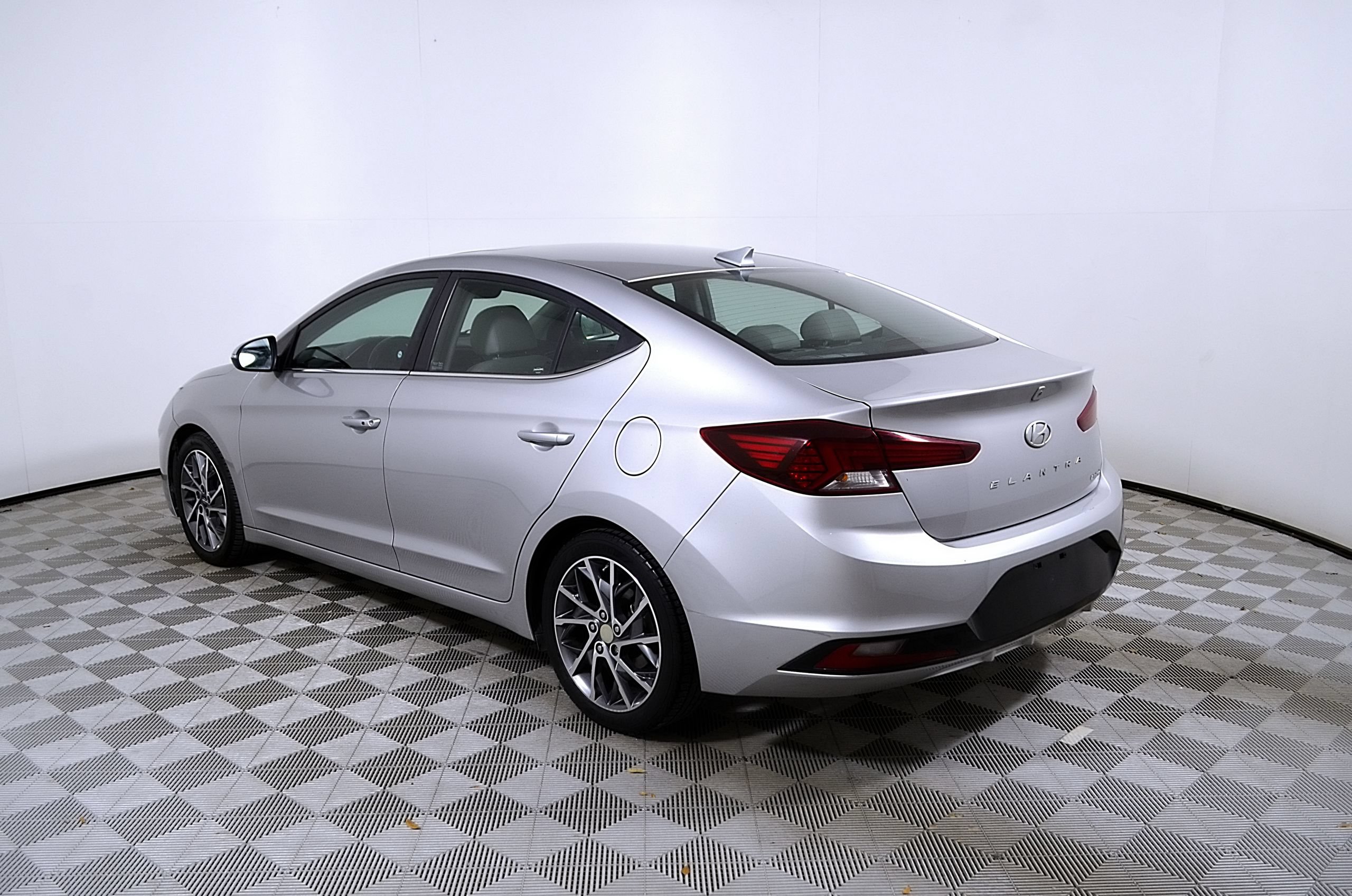 Used 2020 Hyundai Elantra Limited w/ Ultimate Package 03 FWD image 9