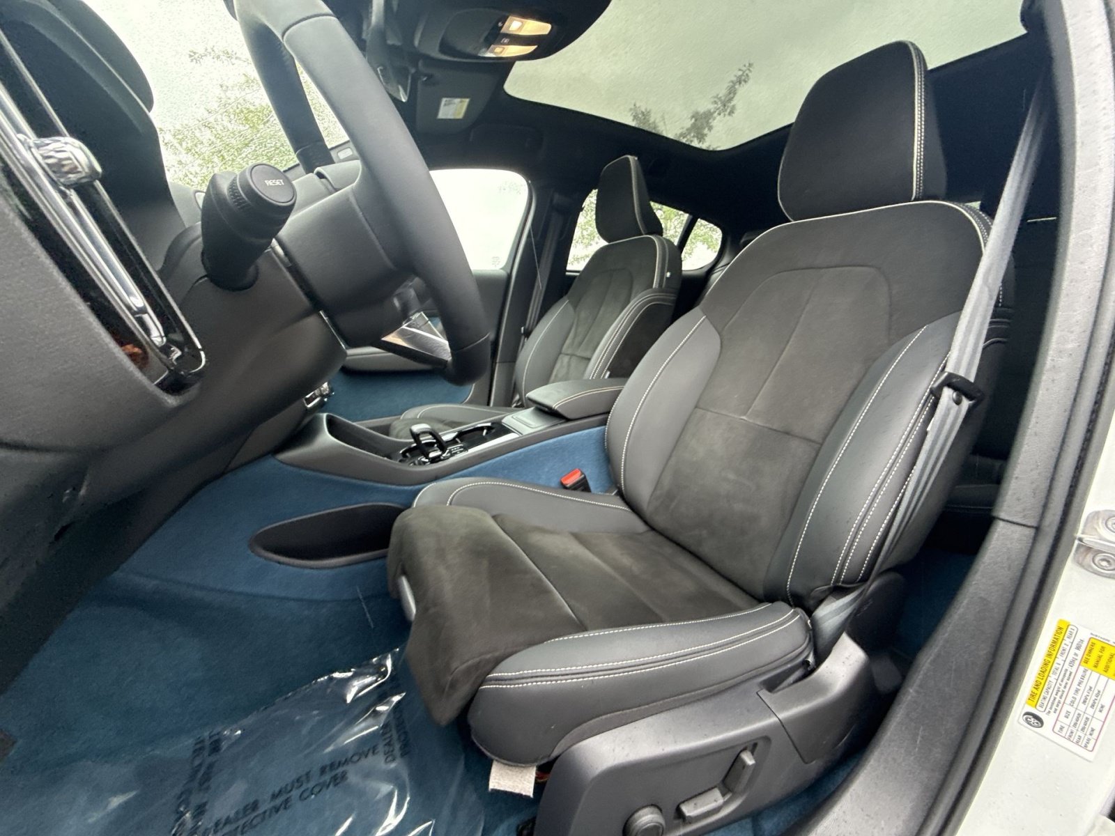 Certified 2023 Volvo C40 P8 Recharge Ultimate w/ Protection Package Premier AWD/4WD image 13