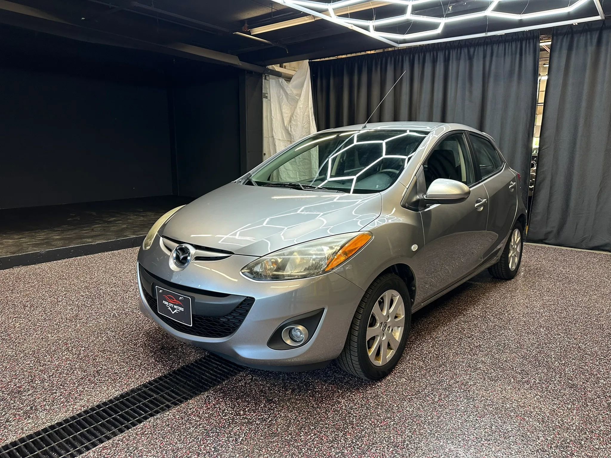 Used 2013 MAZDA MAZDA2 Touring FWD image 3