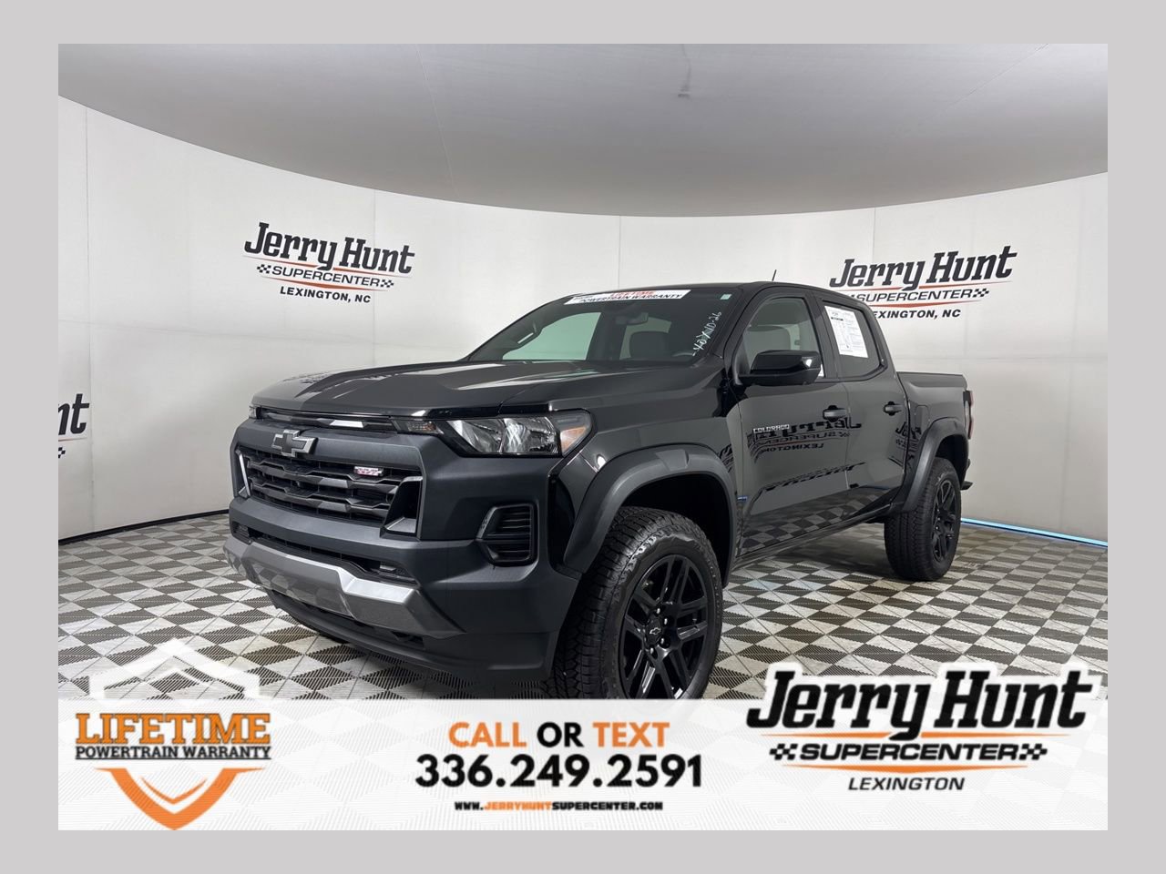 Used 2024 Chevrolet Colorado Trail Boss w/ Technology Package image 1