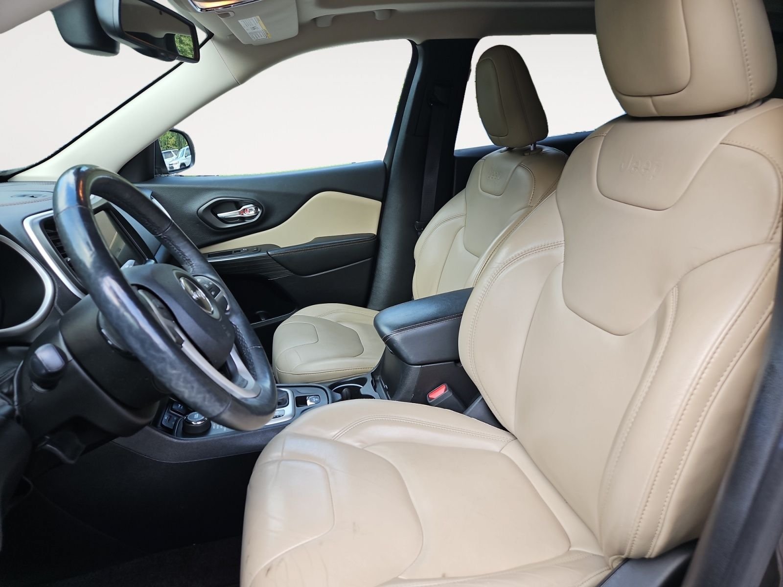 Used 2017 Jeep Cherokee Limited AWD/4WD image 9