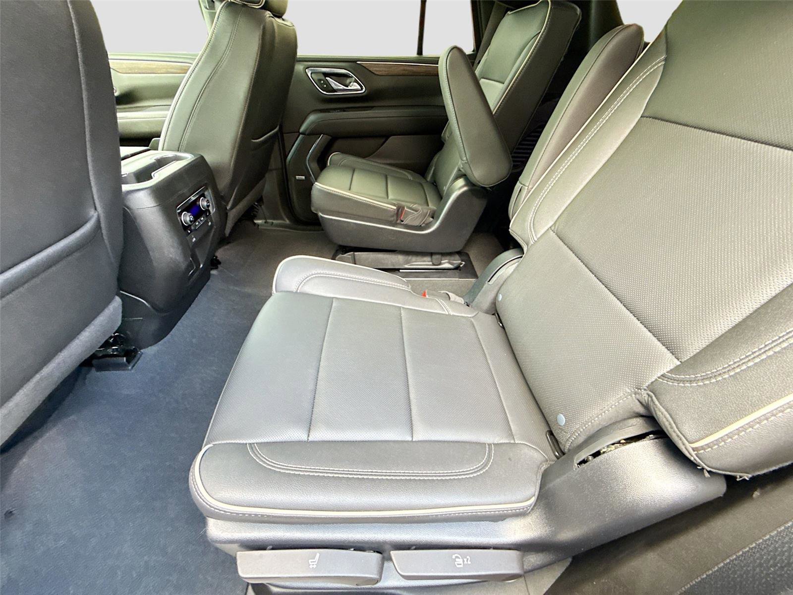 Used 2023 Chevrolet Tahoe Premier w/ Premium Package AWD/4WD image 25