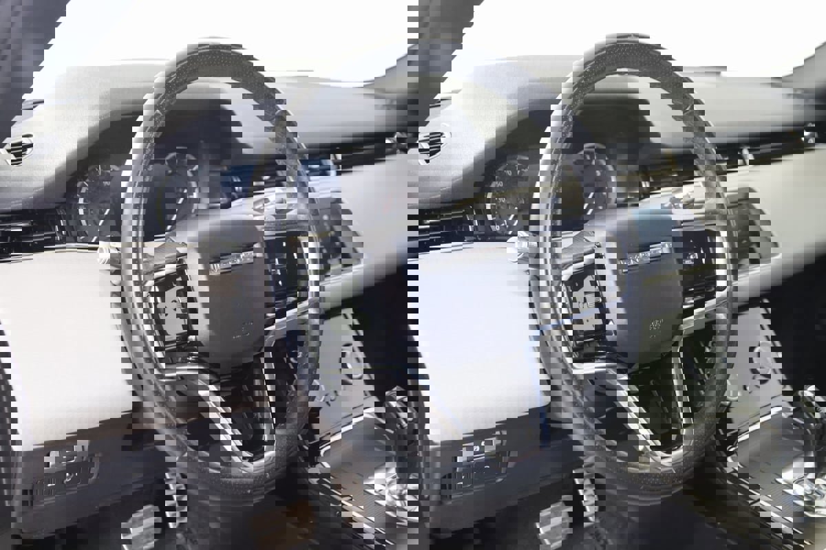 Used 2022 Land Rover Range Rover Evoque R-Dynamic S image 6