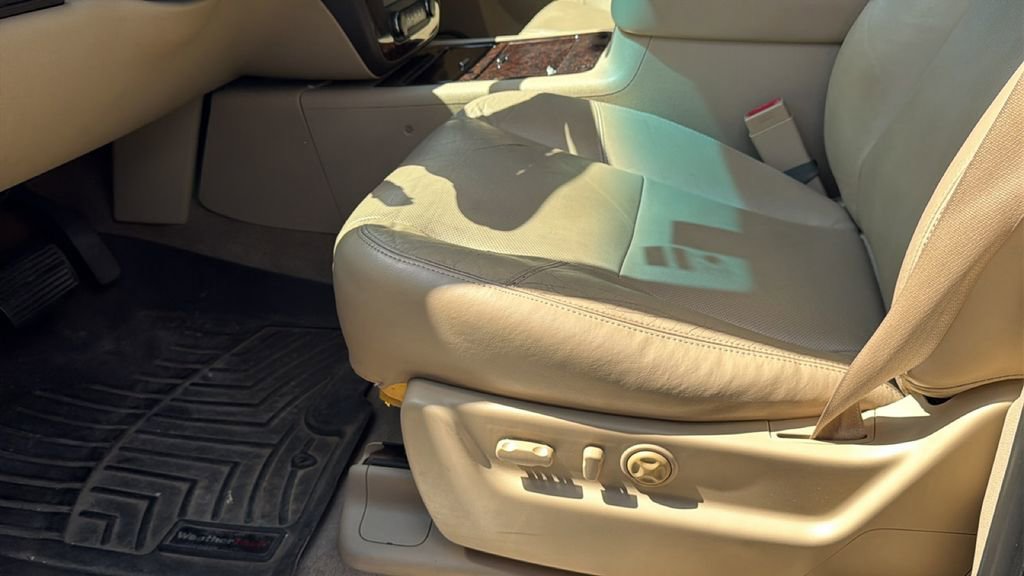 Used 2010 GMC Yukon XL Denali AWD/4WD image 9