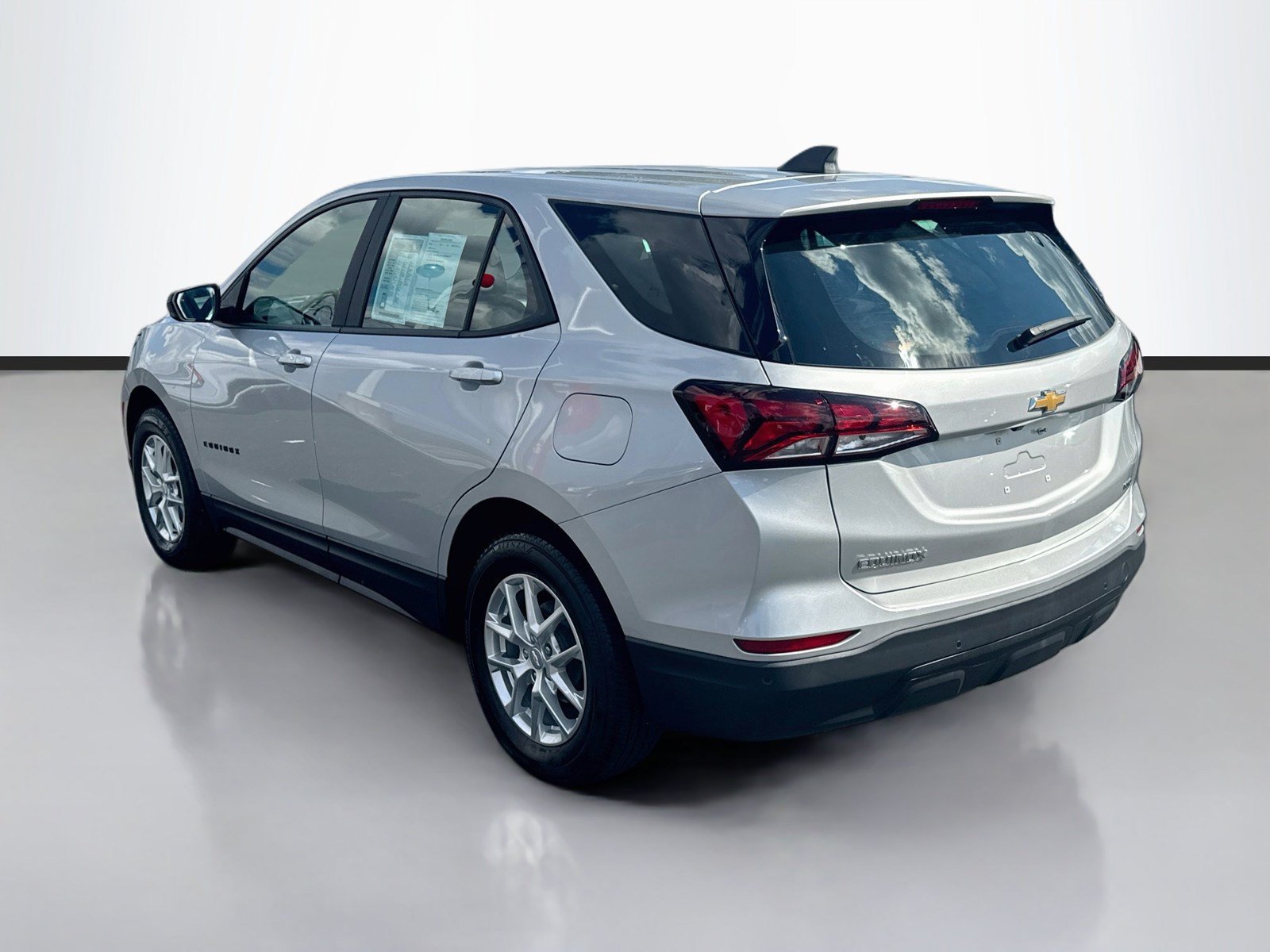 Used 2022 Chevrolet Equinox LS AWD/4WD image 5
