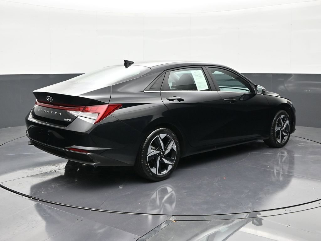 Used 2023 Hyundai Elantra Limited w/ Preferred Accessory Package FWD image 5