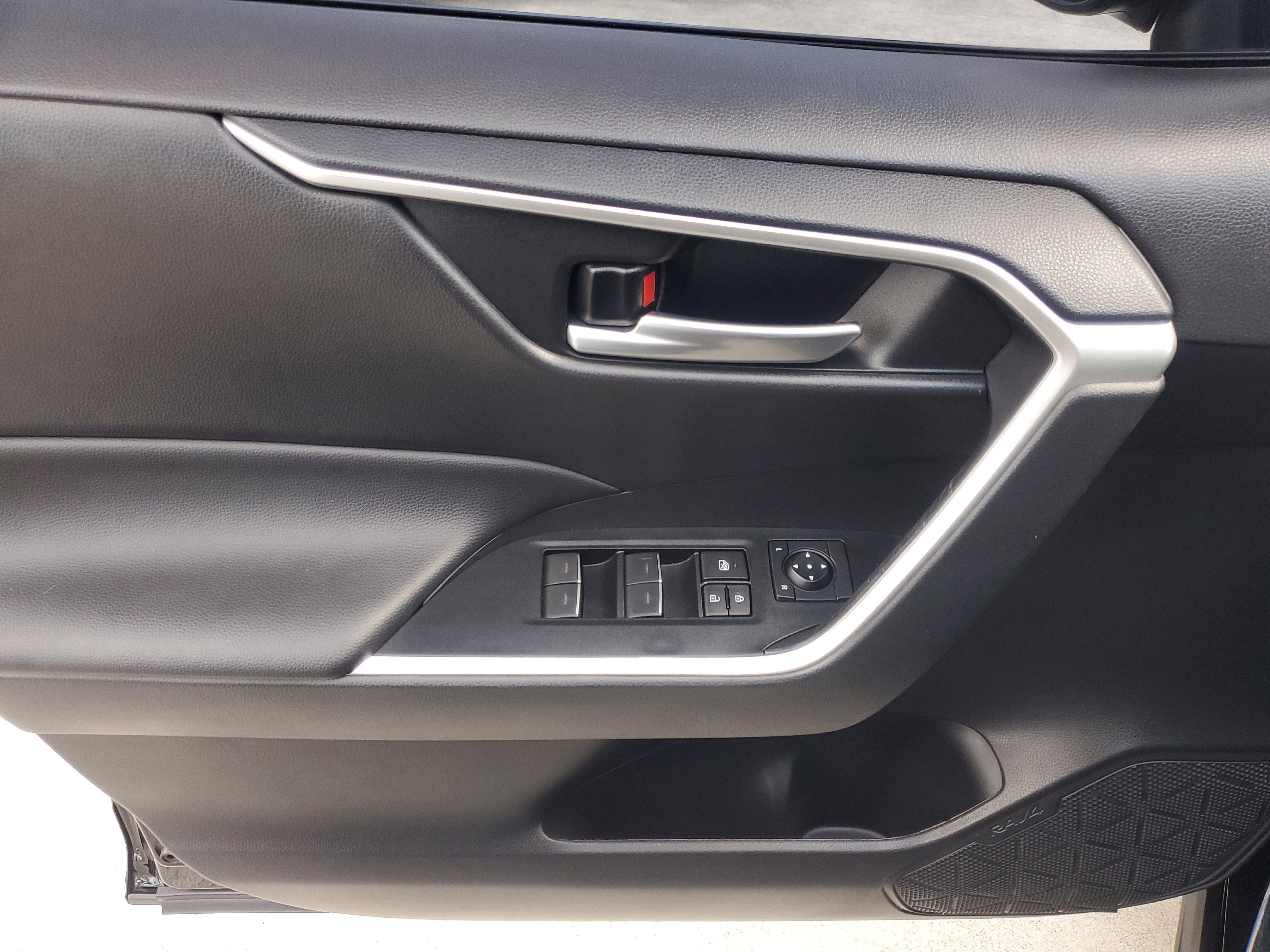 Used 2024 Toyota RAV4 AWD Hybrid image 18