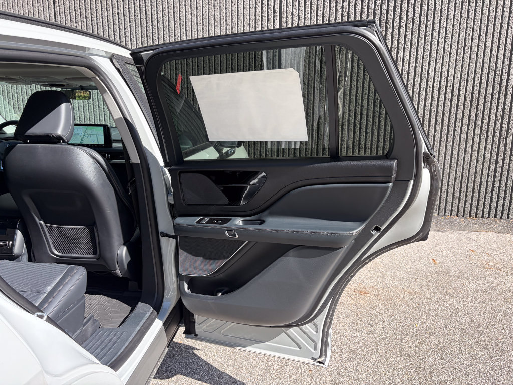 New 2027 Lincoln Aviator AWD w/ Jet Appearance Package image 28