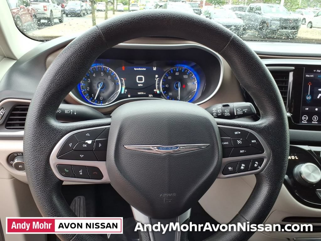 Used 2019 Chrysler Pacifica Touring Plus w/ Advanced Safetytec Group FWD image 18